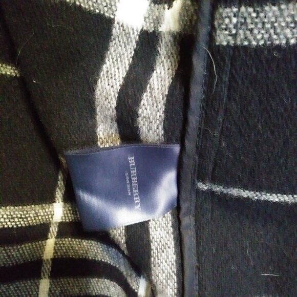 Men's Burberry Nova Check Duffle Coat Size 48 - Picture 3 of 7